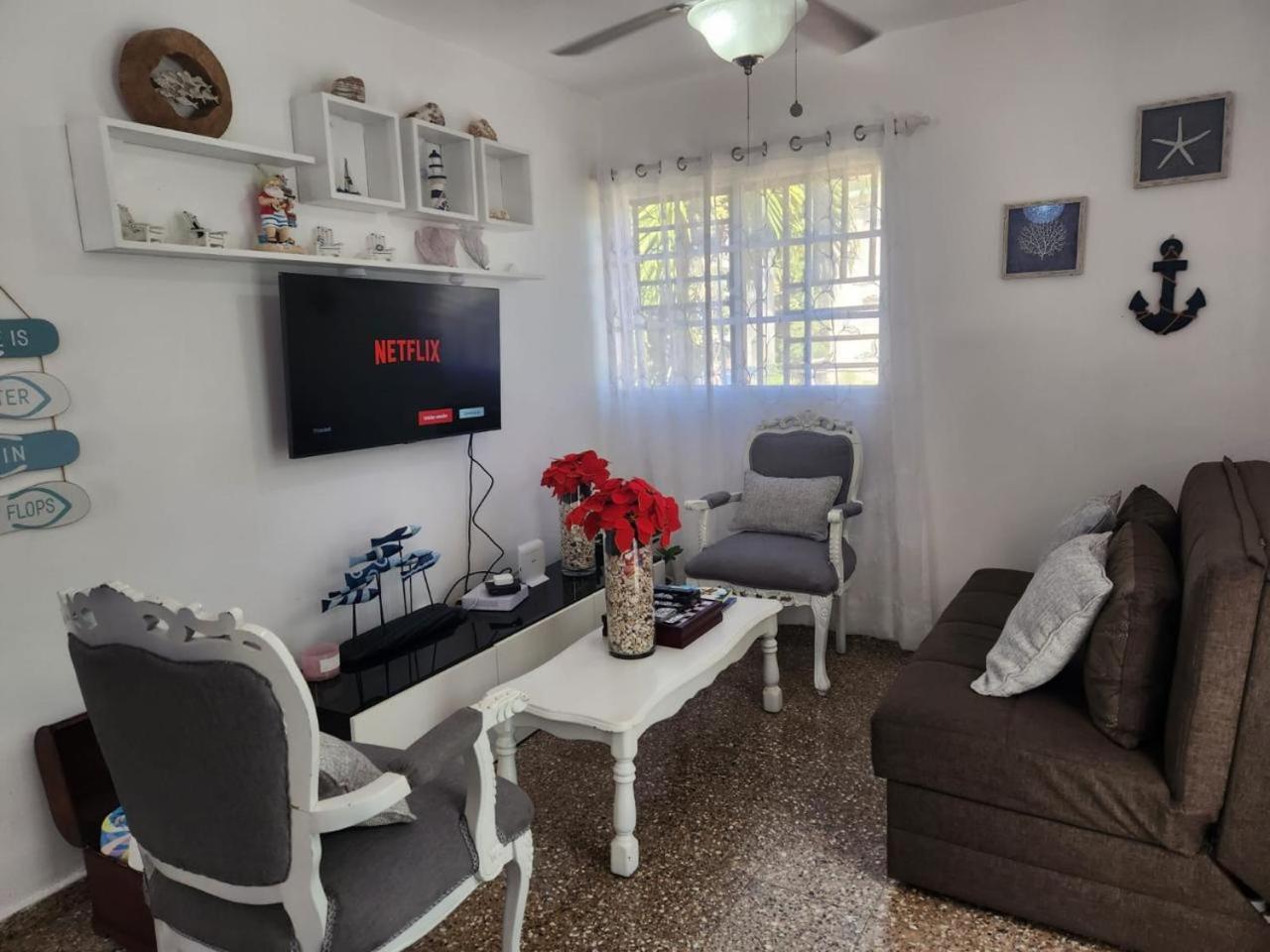 Beachfront Apartment, Quiet 4 Beds, 1 Bath, Ac, Wi-Fi, Hot Water, In Paraiso Near Los Patos Luaran gambar